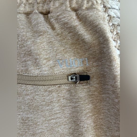 Vuori Sunday Performance Jogger size medium - Picture 3 of 11